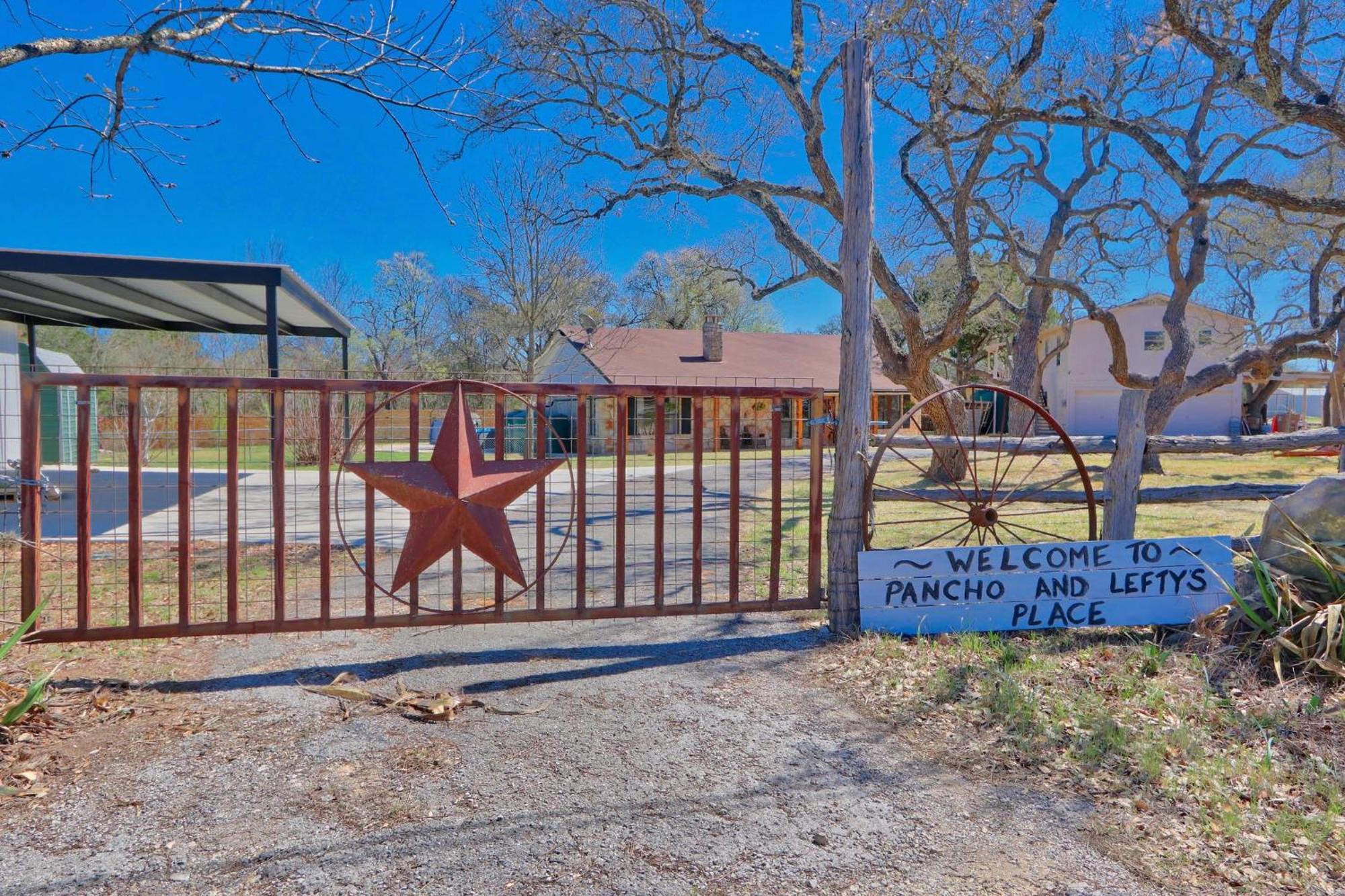 Pancho And Lefty'S - Place Wimberley Bagian luar foto